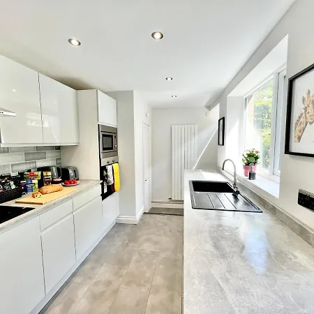 House For Longer Or City Breaks